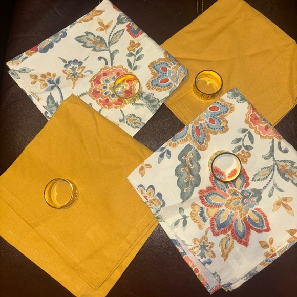 4 cloth napkins worn gold napkin rings - Picture 2 of 4